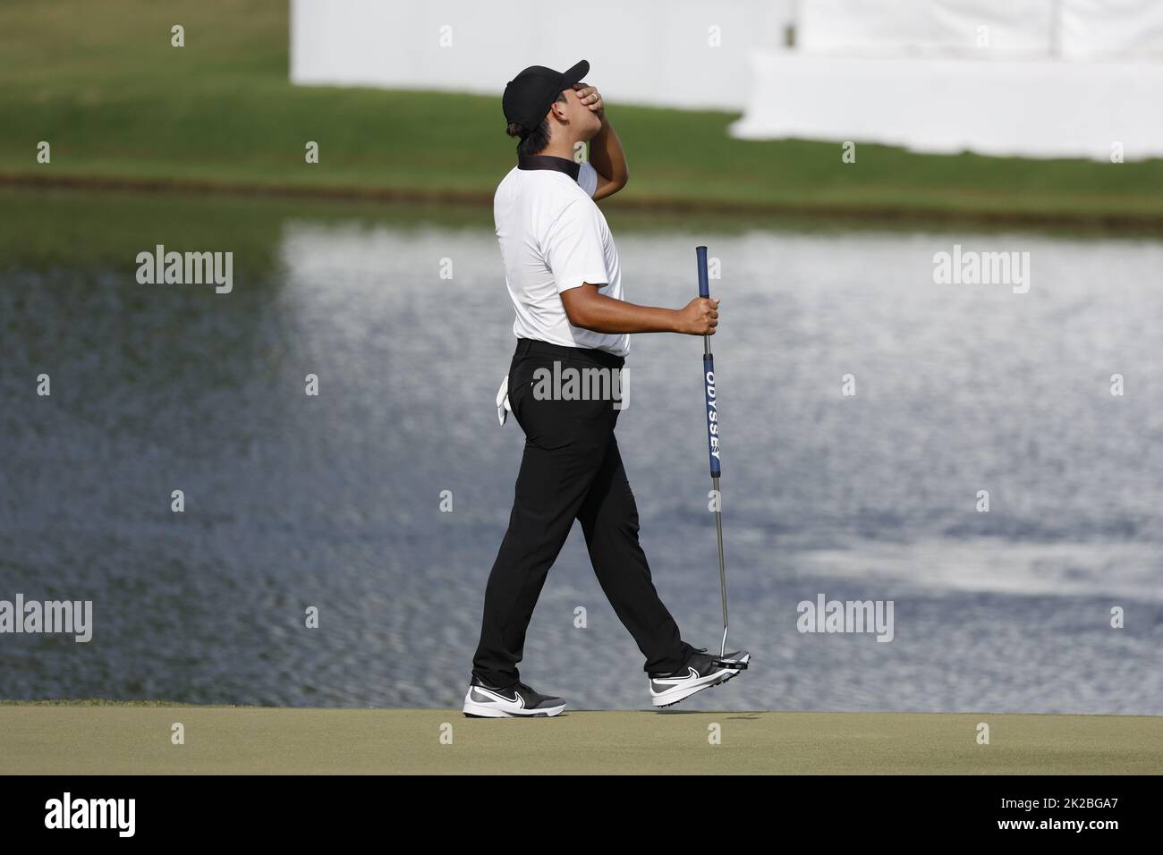 Charlotte, Usa. 22. September 2022. Tom Kim, aus Südkorea, studiert seinen Putt, während er am 22. September 2022 für das internationale Team bei der Präsidenten-Cup-Golfmeisterschaft in Charlotte, North Carolina, spielt. Foto von Nell Redmond/UPI. Kredit: UPI/Alamy Live Nachrichten Stockfoto