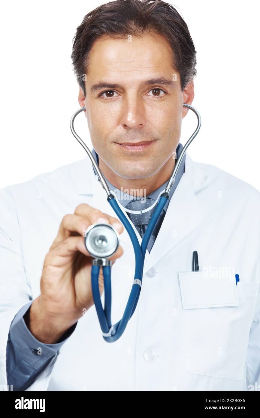 Arzt mit Stethoskop zur medizinischen Untersuchung. Porträt eines reifen männlichen Arztes, der ein Stethoskop zur medizinischen Untersuchung hält. Stockfoto