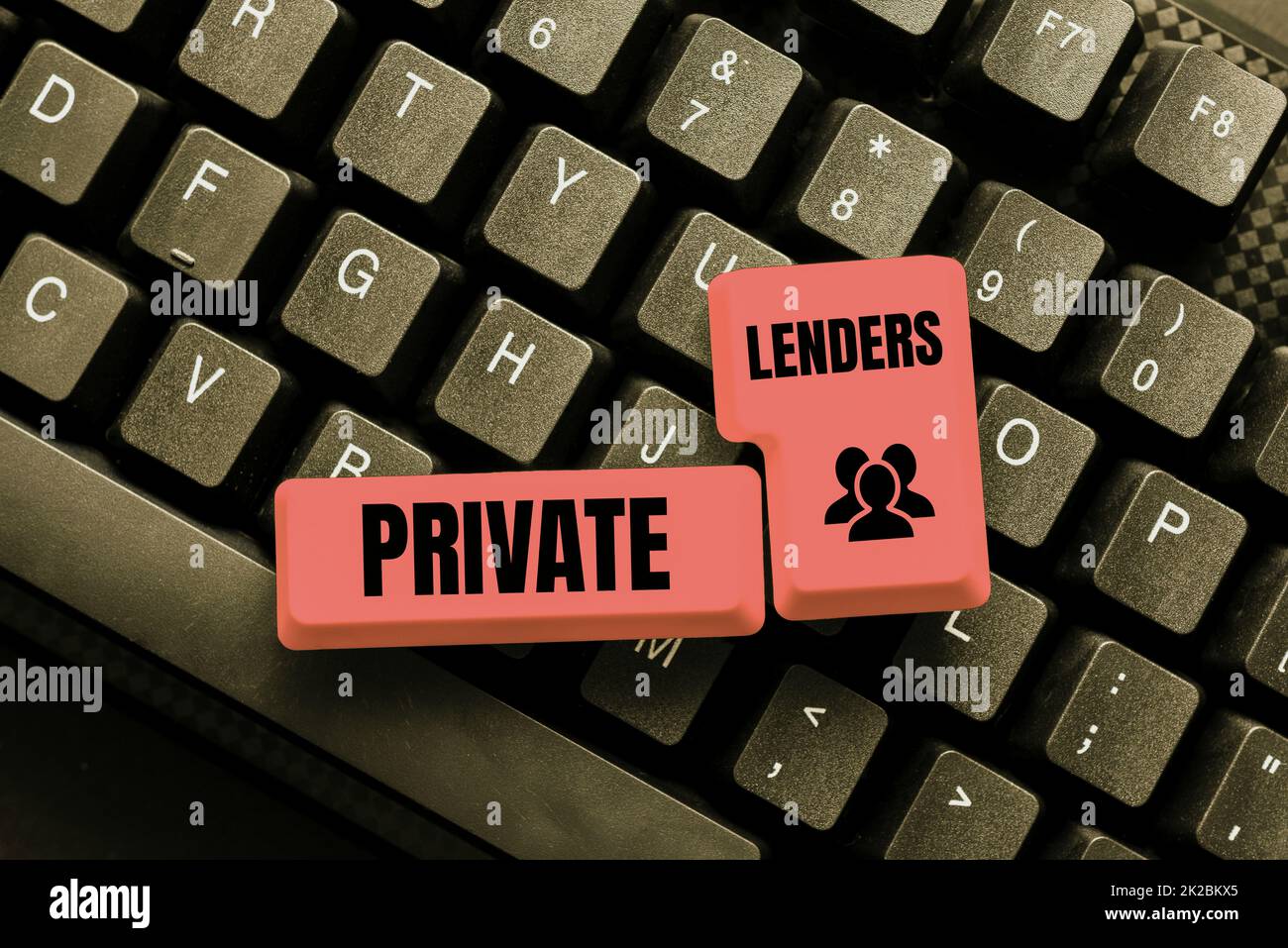 Konzeptionelle Darstellung Private Kreditgeber. Wort für eine Person oder Organisation, die Geld leiht, um Abstract Programmer beim Eingeben von Antiviren-Codes und beim erneuten Eingeben von Debug-Codes anzuzeigen Stockfoto