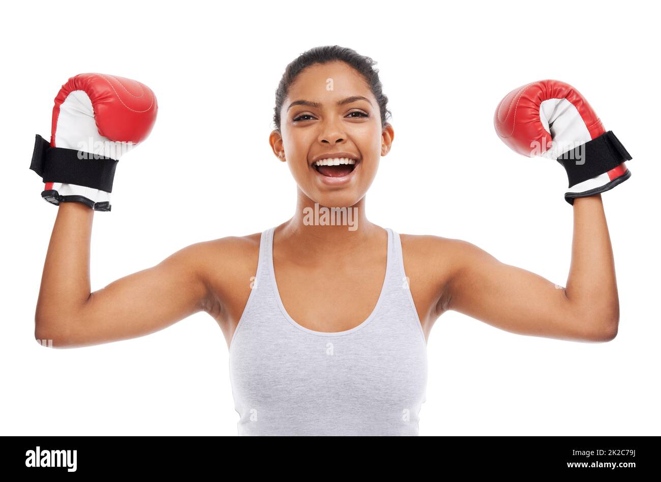 Ihr Training hat den Sieg errungen. Eine wunderschöne junge Frau mit Boxhandschuhen. Stockfoto