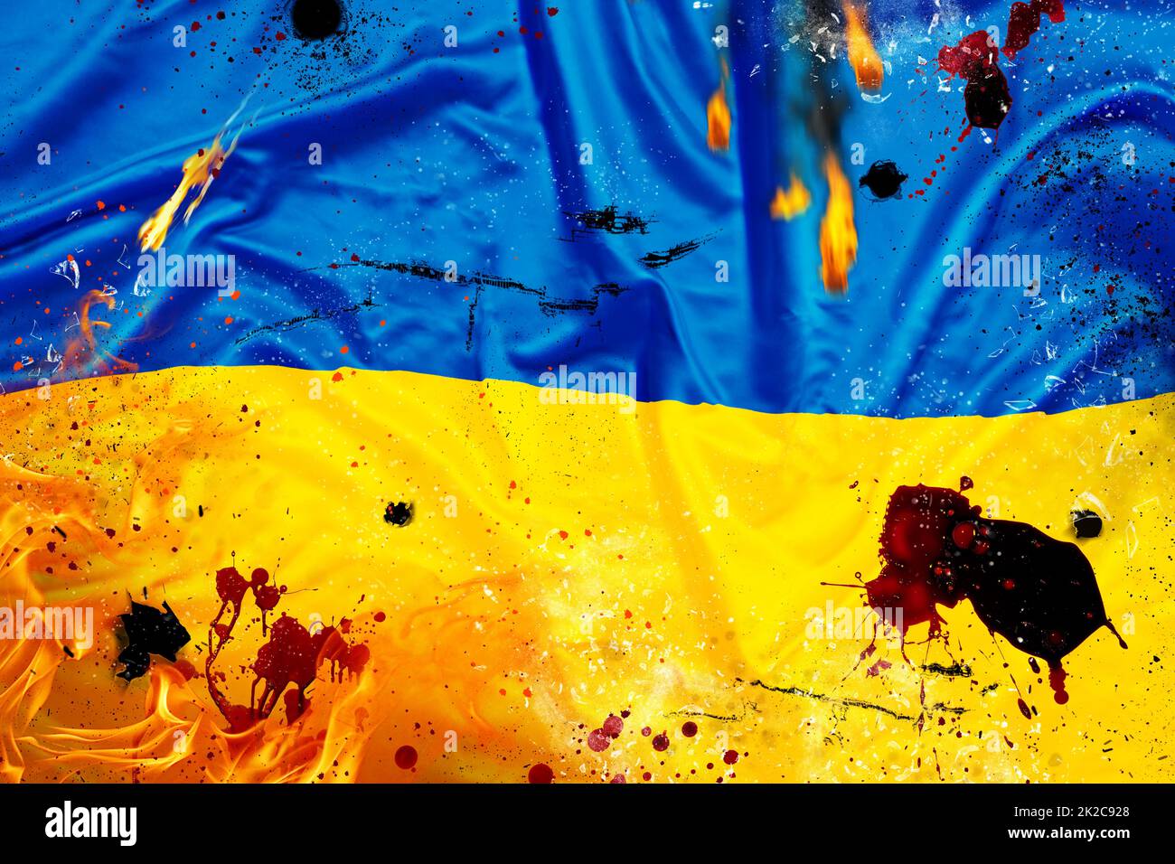 Ukraine Land Flagge mit Feuer und Blüte Spuren des Krieges Stockfoto