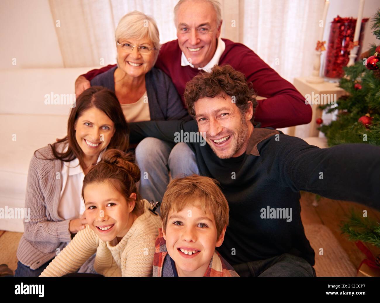 Weihnachten ist Familienzeit. Porträt einer glücklichen Familie zu Weihnachten. Stockfoto