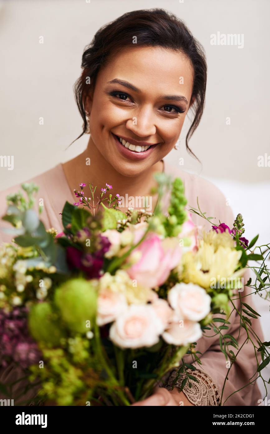 Schöne braut sitzt Fotos und Bildmaterial in hoher Auflösung Alamy