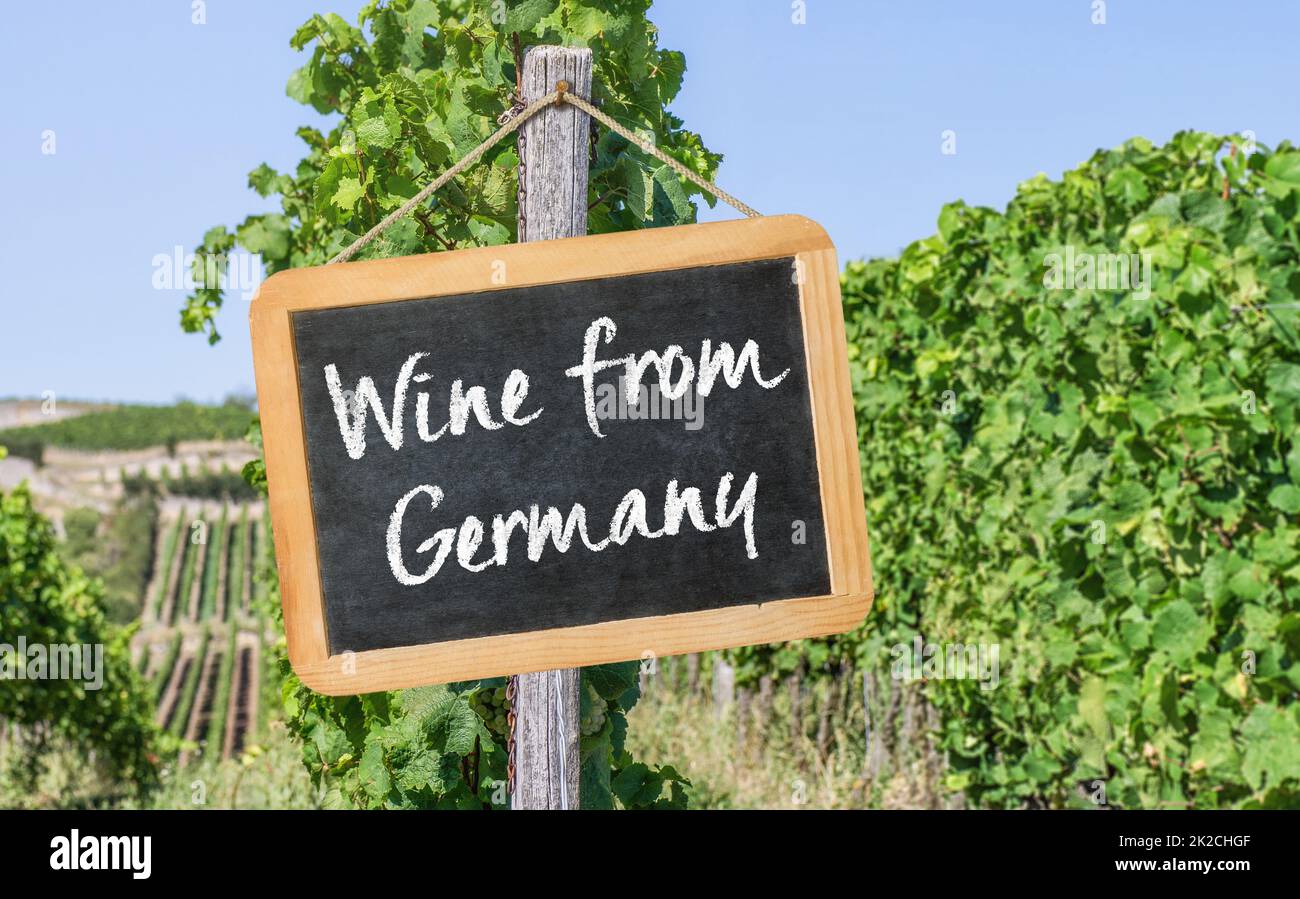 Tafel in den Weinbergen - Weine aus Deutschland Stockfoto