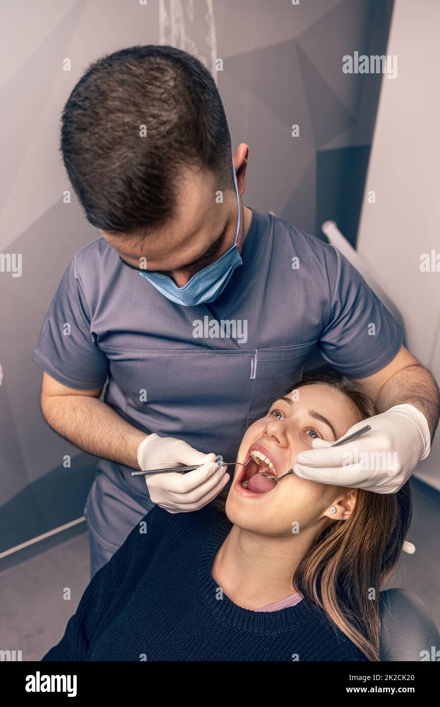 Patient in der Zahnarztpraxis. Stockfoto