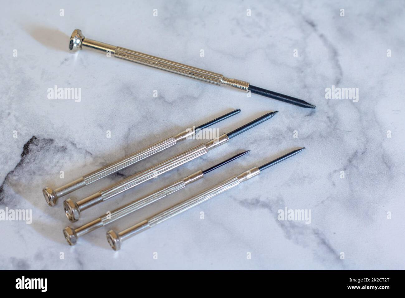 Verschiedene Mini-Schraubendreher für die Uhrenherstellung Stockfoto