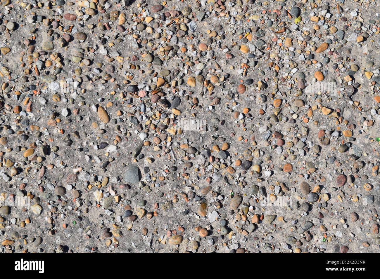 Pellets in alten Asphalt Stockfoto