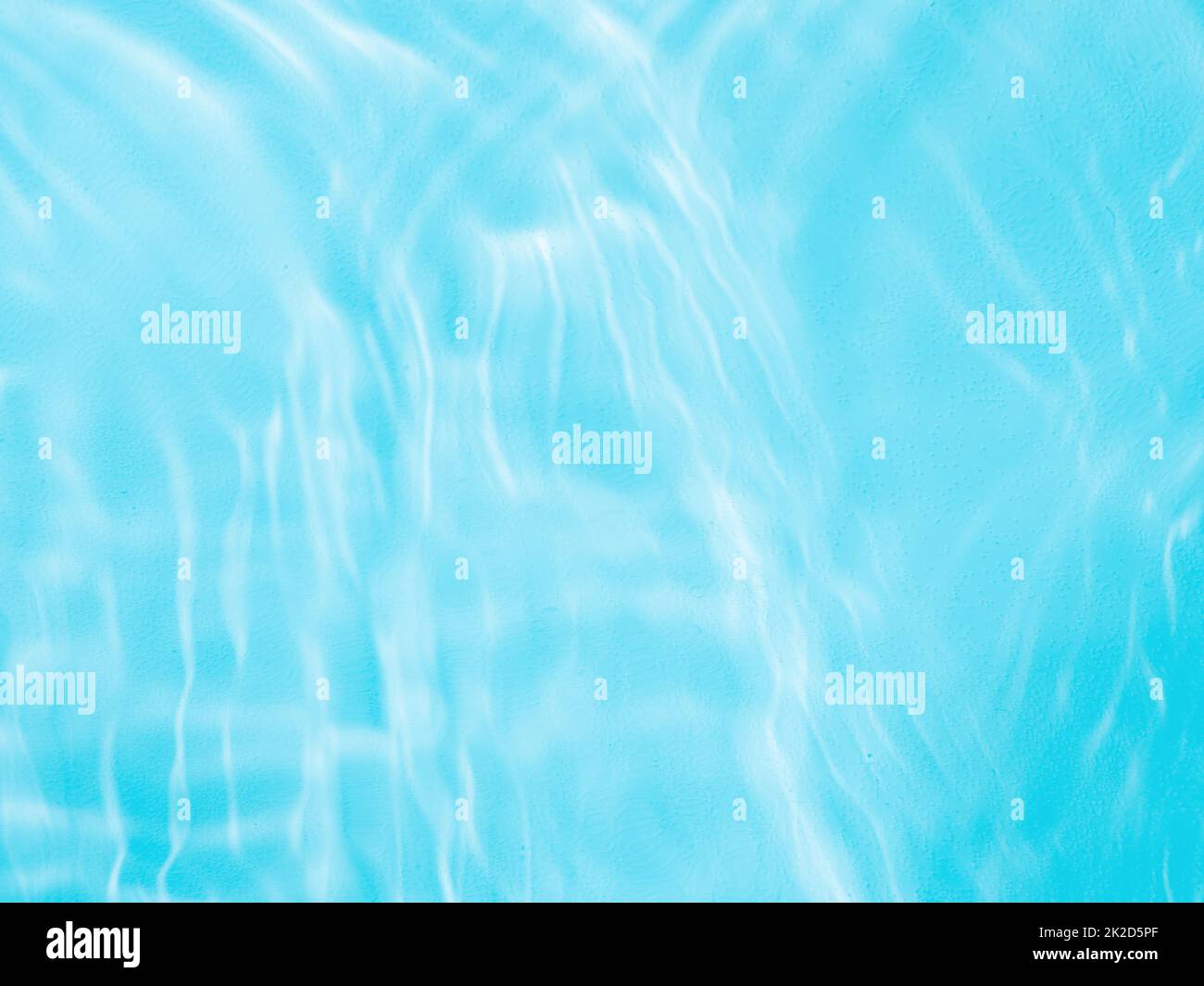 Wellige Wasserstruktur mit Schatten auf Blau Stockfoto