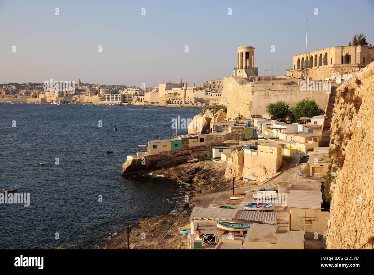 Valletta am Grand Harbor Site mit Fischerbooten. Malta Stockfoto