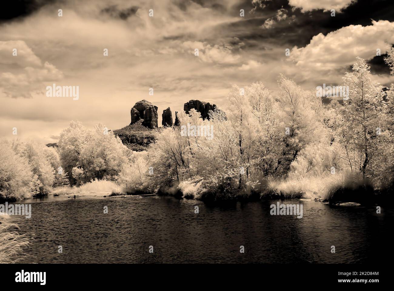Infrarot Sepia Toned Cathedral Rock Sedona, Arizona Stockfoto