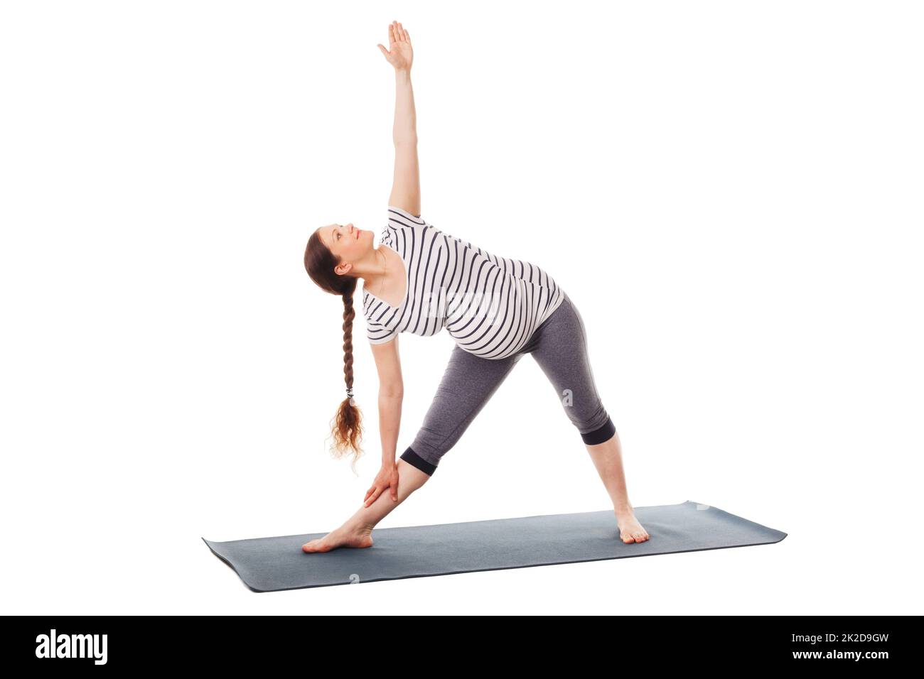 Schwangere Frau tun Yoga Asana Utthita trikonasana Stockfoto