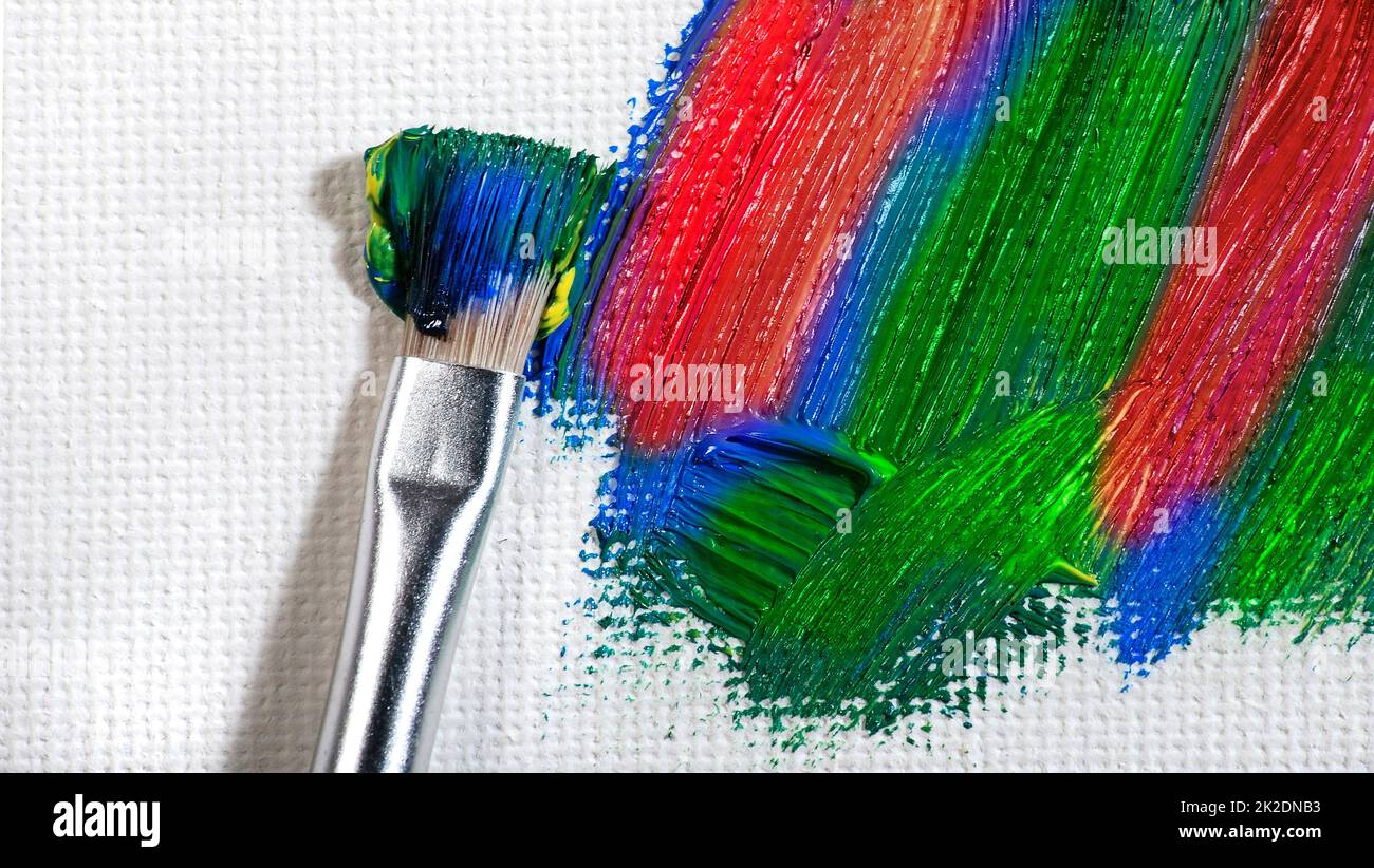 Ein Pinsel auf einem Gemälde mit Ölfarbe Stockfoto