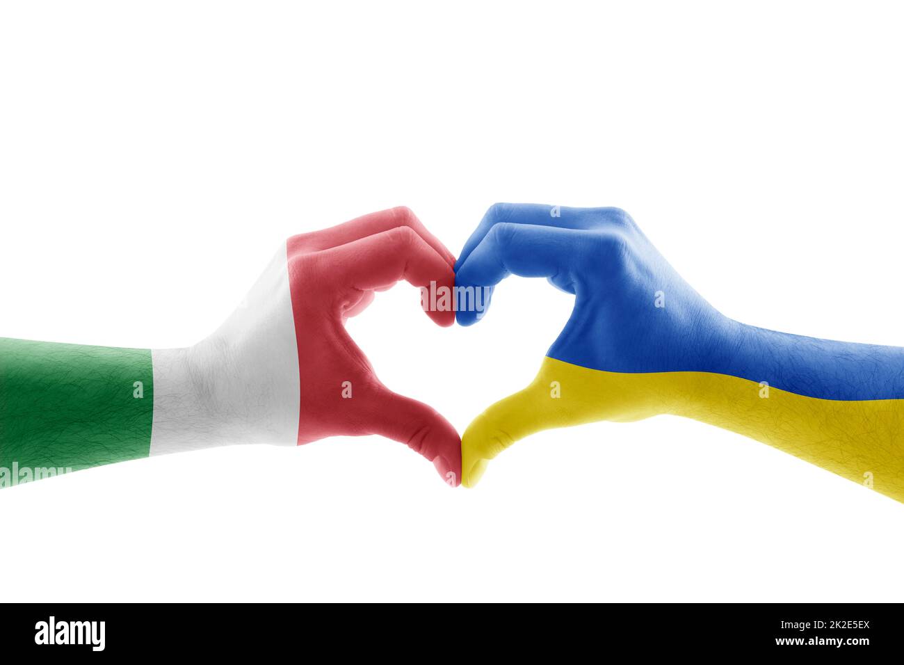 Zwei Hände in Herzform mit italienischer und ukrainischer Flagge isoliert auf weißem Hintergrund Stockfoto