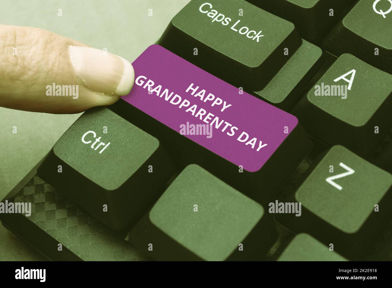 Konzeptionelle Überschrift Happy Grandparents Day (alles gute zum Großelterntag). Unternehmensübersicht Ältere Menschen oder Senioren feiern Charaktergeschichte eingeben, neues Social-Media-Konto erstellen Stockfoto