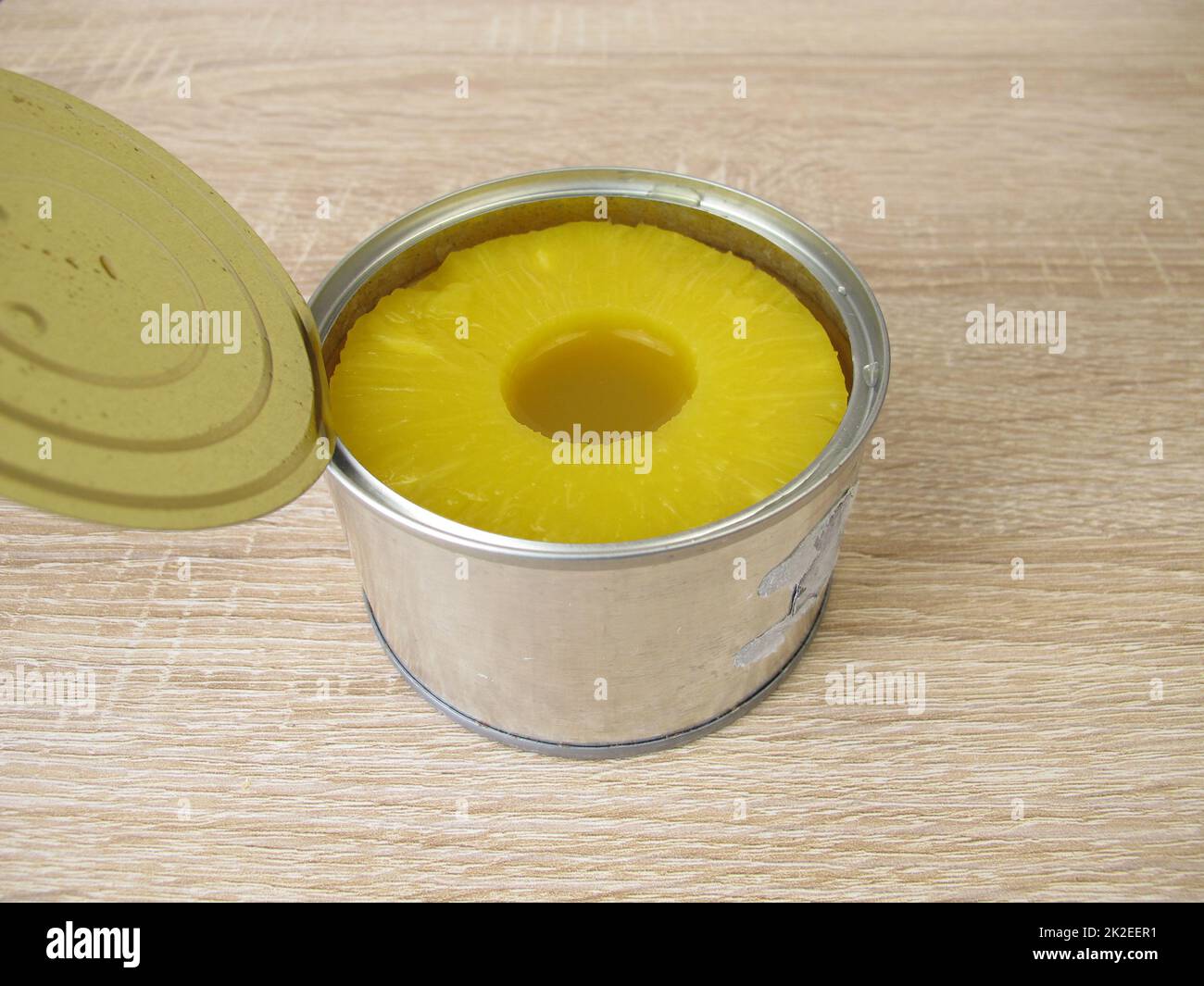 Dosen obst -Fotos und -Bildmaterial in hoher Auflösung – Alamy