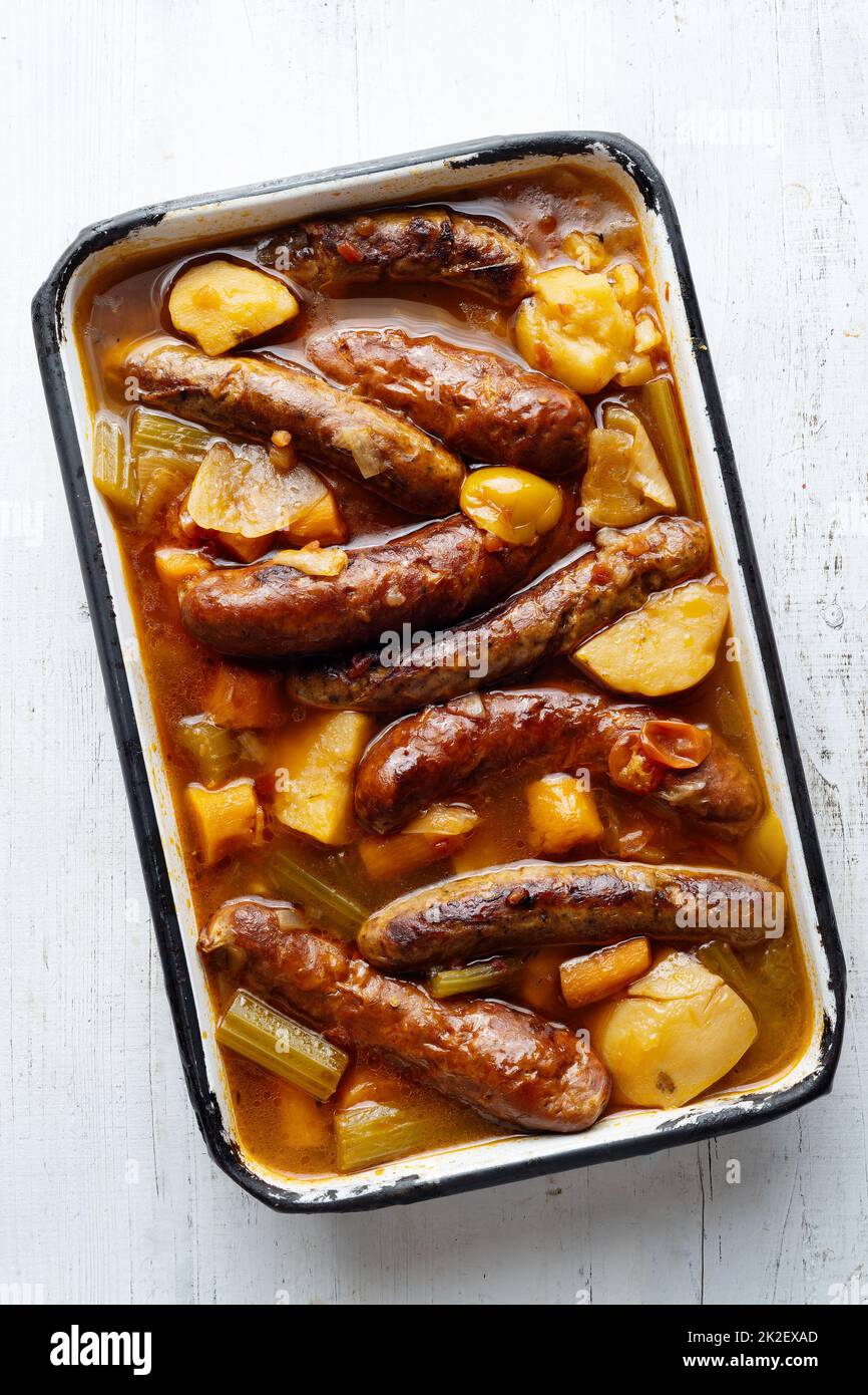 Rustikales englisches Würstchen-Auflauf-Essen Stockfoto