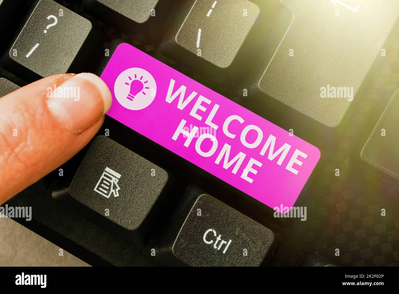 Text mit Inspiration . Geschäftsidee Schreiben von Kommentaren zu Einem Social-Media-Beitrag, Eingabe interessanter neuer Artikel Stockfoto