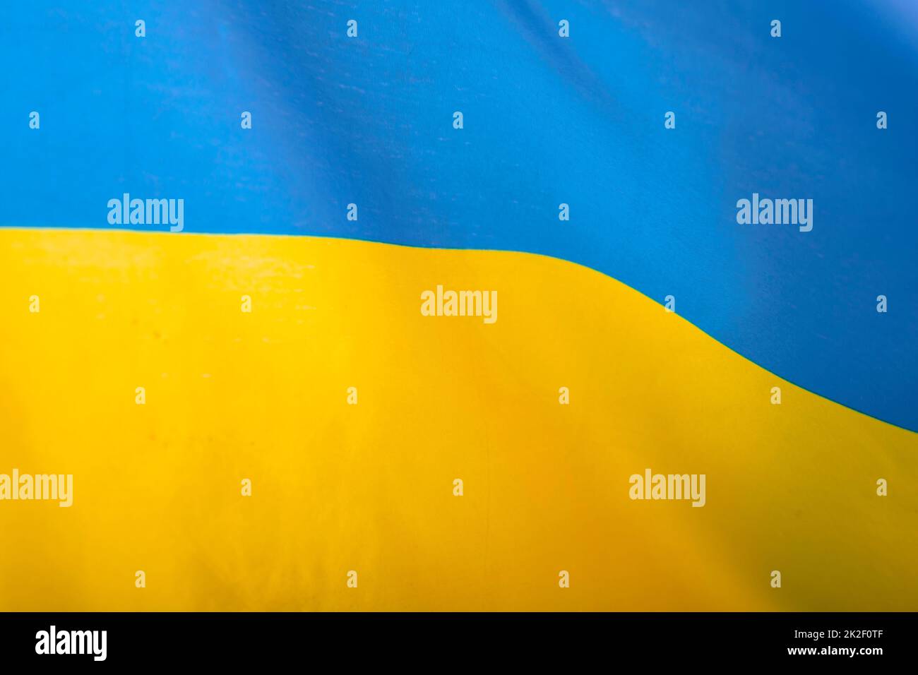 Nationale Flagge der Ukraine Stoff Textil Hintergrund Stockfoto