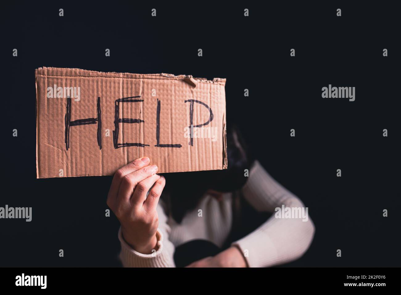 Schluss mit der Gewalt gegen Frauen. Hilfekonzept. Stockfoto