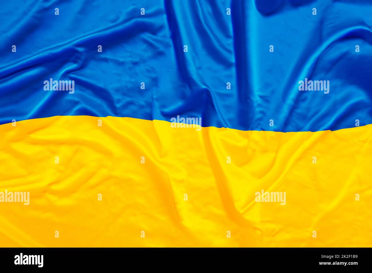 Flagge der Ukraine mit Wellenbewegung Stockfoto