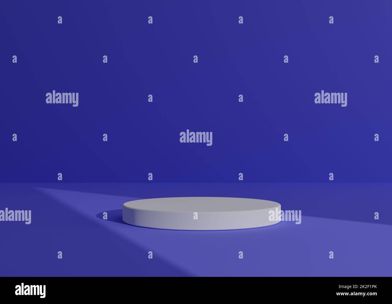 Einfache, minimale 3D-Renderzusammensetzung mit einem Podium eines weißen Zylinders oder Stativ auf abstraktem Schatten Hellblauer Hintergrund für die Produktanzeige Dreieckslicht, das auf das Produkt zeigt Stockfoto