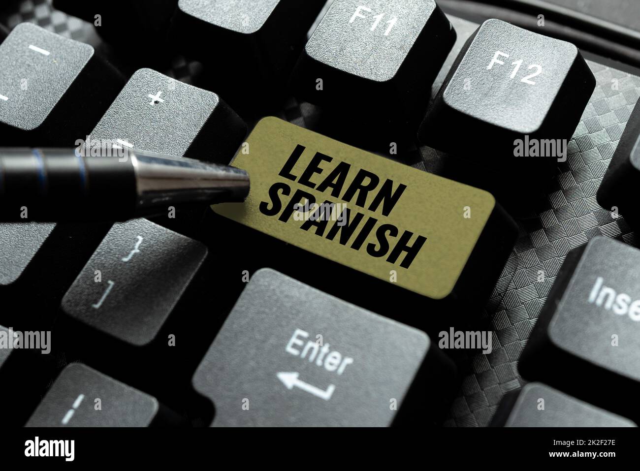 Textzeichen mit „Spanisch lernen“. Word for, um das Schreiben und Sprechen der Landessprache Spaniens zu trainieren, Artikel der Filmbewertung zu schreiben, Fresh Food Blog-Artikel einzugeben Stockfoto