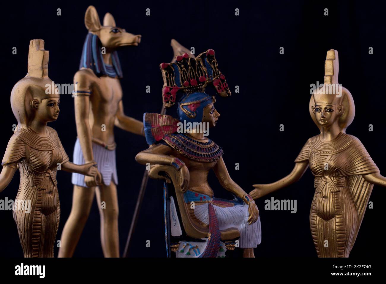 Stille Leben mit ägyptischen Figuren pharao, anubis Stockfoto