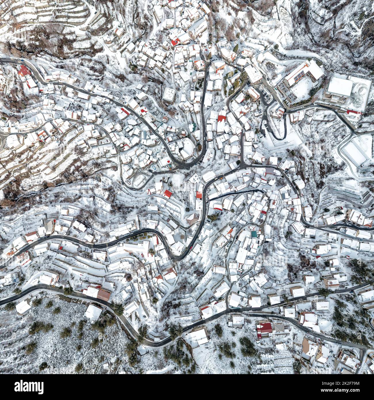 Schneebedecktes Bergdorf Kyperounta, Zypern Stockfoto