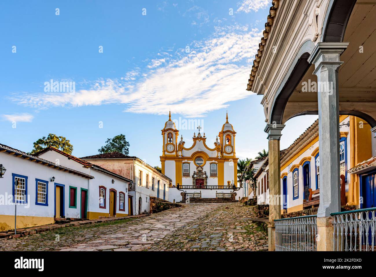 Eine ruhige historische Straße in der Stadt Tiradentes in Minas Gerais Stockfoto