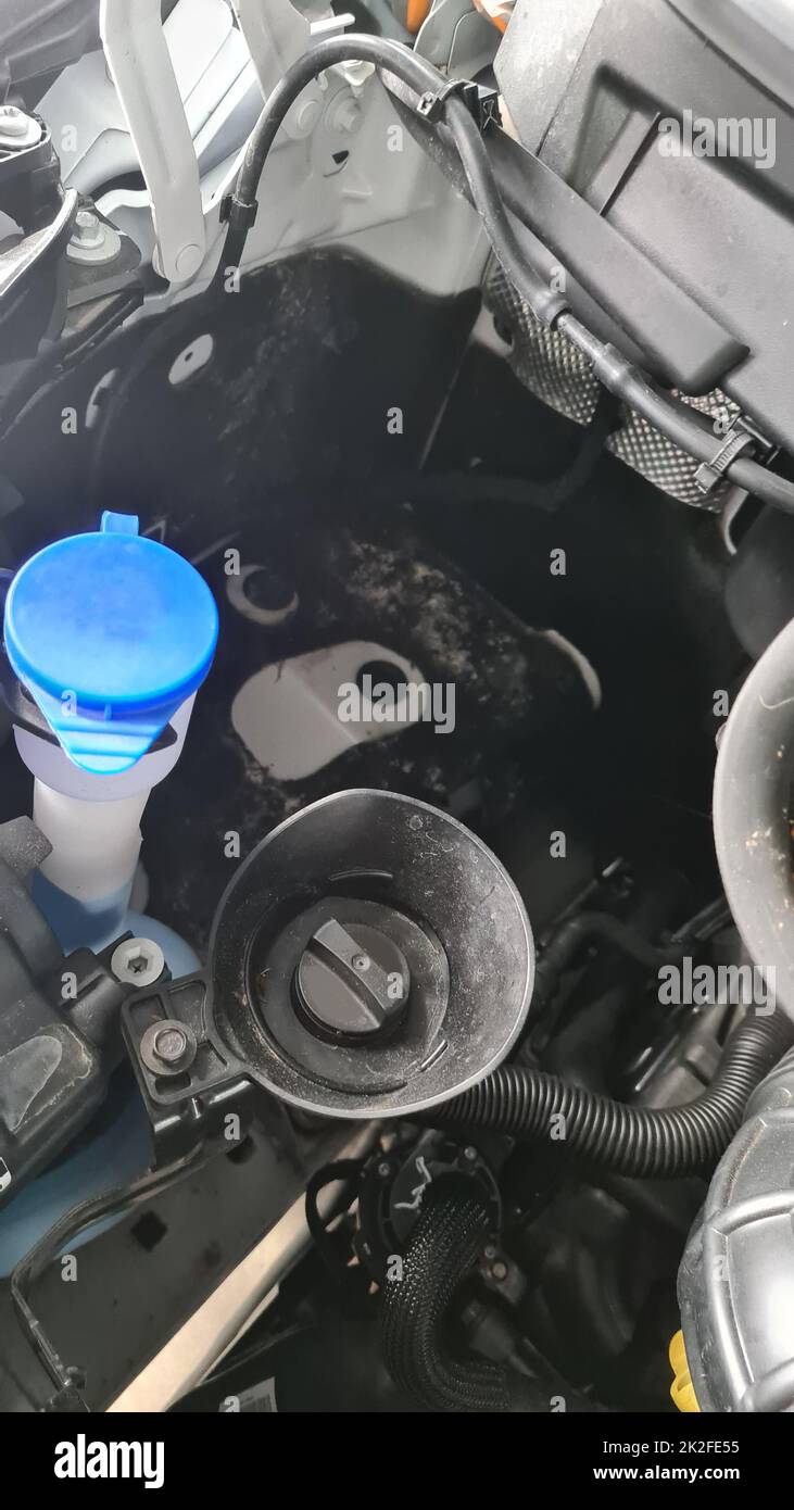 Schimmel im Motorraum eines Wohnmobils Stockfoto