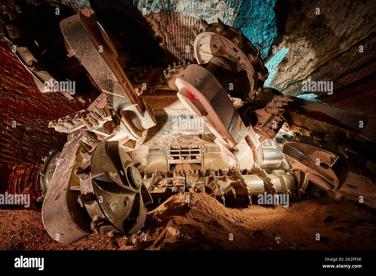 Bergbaumaschine mit verschiedenen Sägen im Mineralsteinbruch Stockfoto