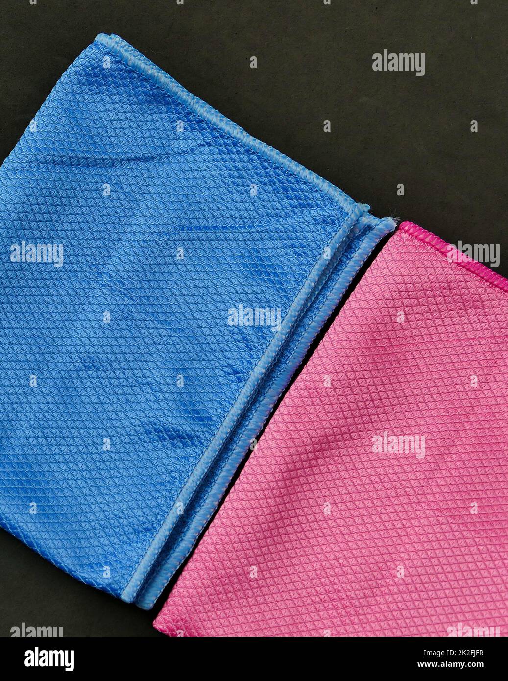 Nahaufnahme Mikrofasertücher für vielseitige Reinigungs- und Reinigungstücher in verschiedenen Farben Stockfoto