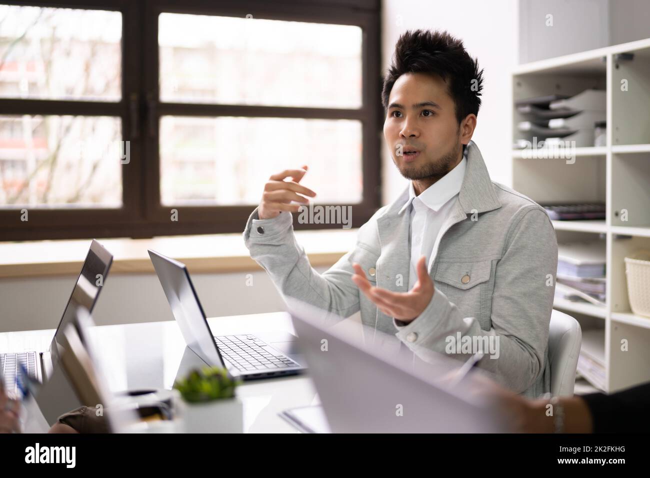 Bewerbungsgespräch Mit Arbeitsberater Man Stockfoto