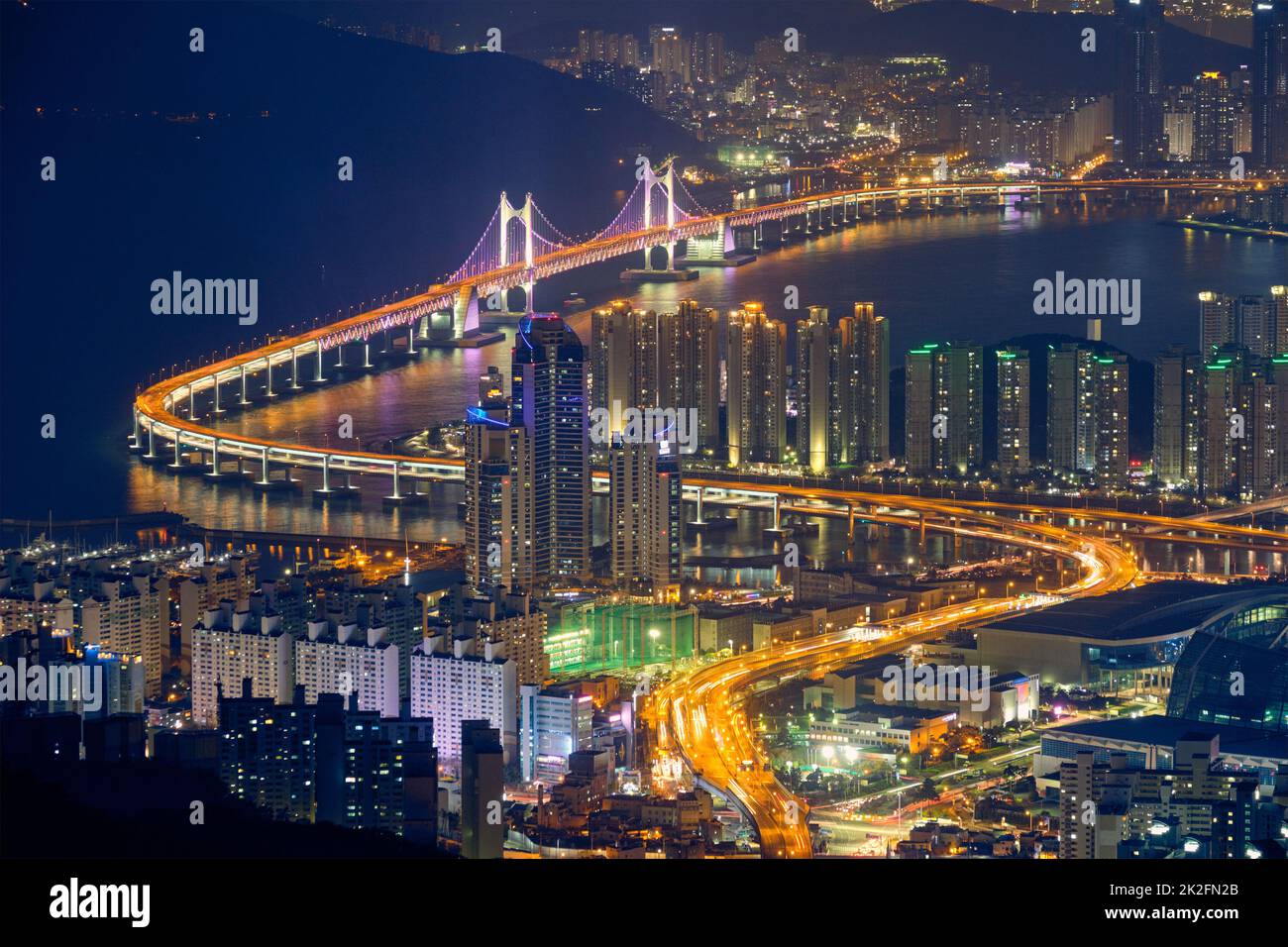 Busan Stadtbild Gwangan Bridge bei Nacht Stockfoto