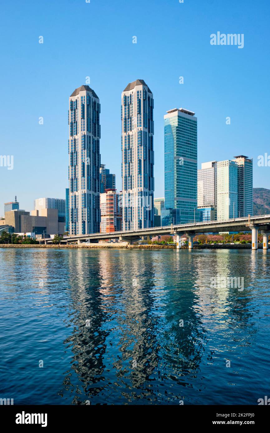 Busan Wolkenkratzer und Gwangan Brücke, Südkorea Stockfoto