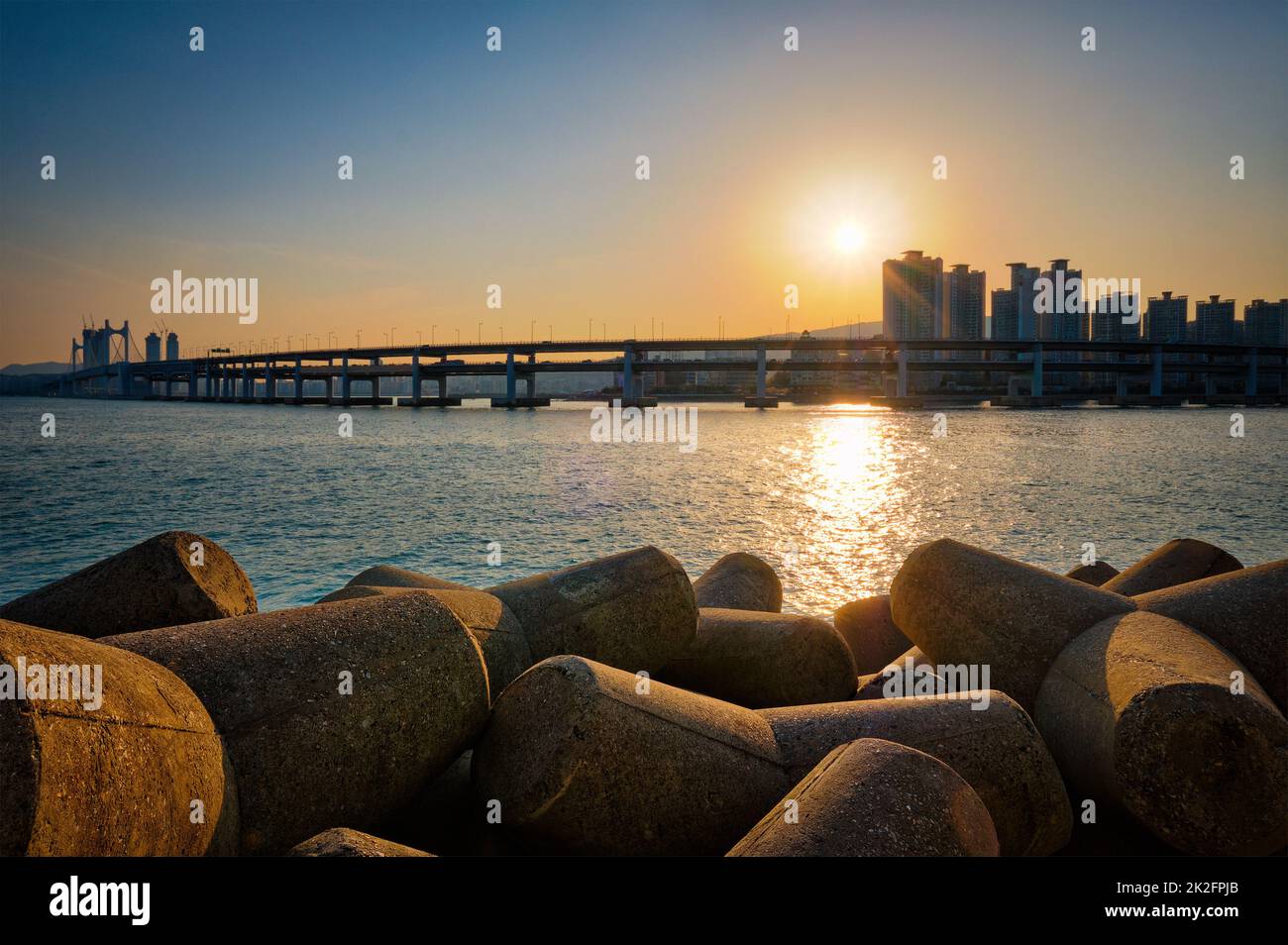 Gwangan Brücke auf den Sonnenuntergang. Busan, Südkorea Stockfoto