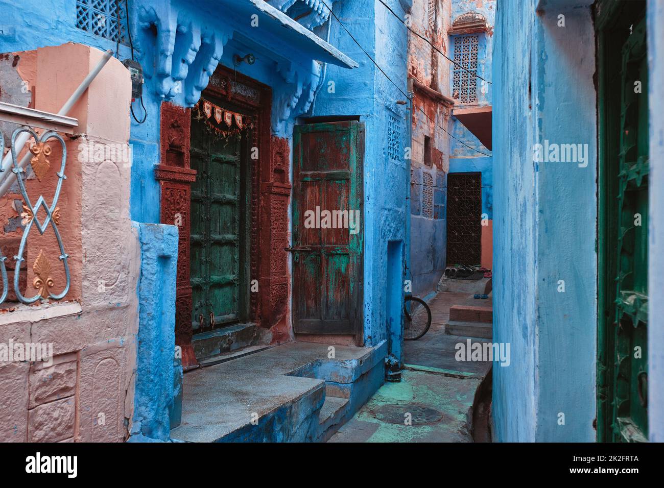 Blaue Häuser in den Straßen von Jodhpur Stockfoto