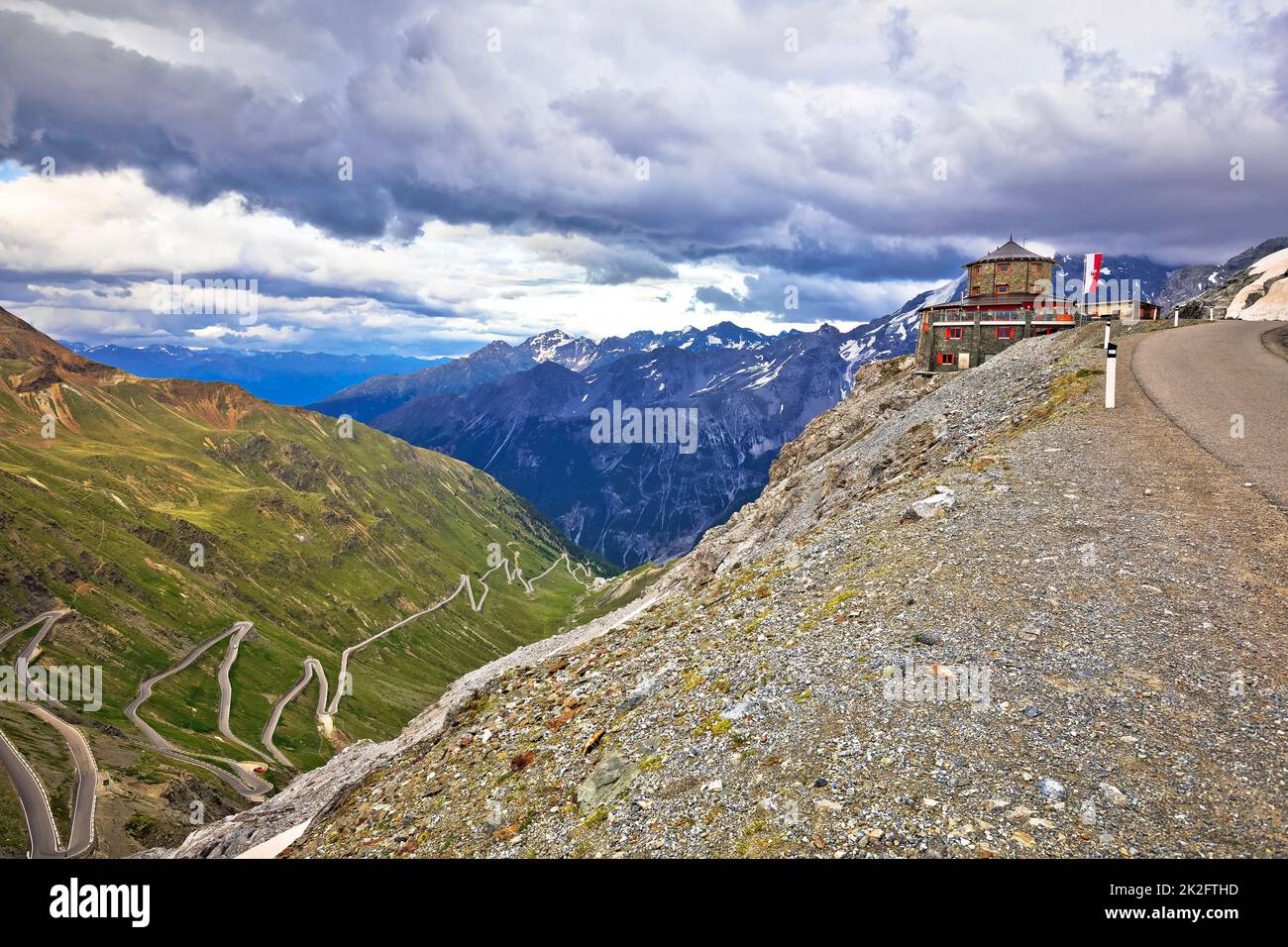 Stelvio Bergpass oder Stilfser Joch malerische Straße mit Blick auf Serpentinen Stockfoto