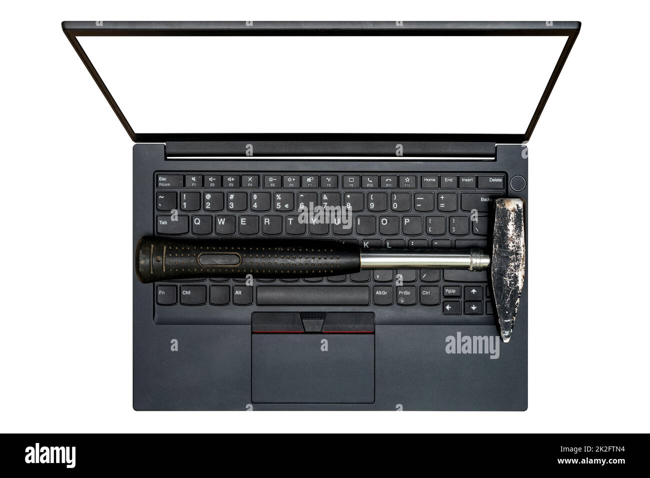 Hammer auf Laptop-Tastatur platziert Stockfoto