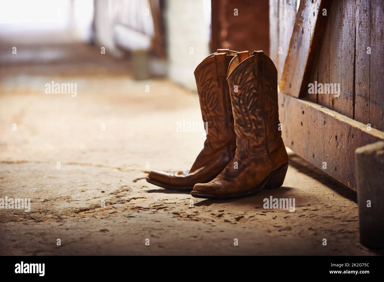 Boots in barn -Fotos und -Bildmaterial in hoher Auflösung – Alamy