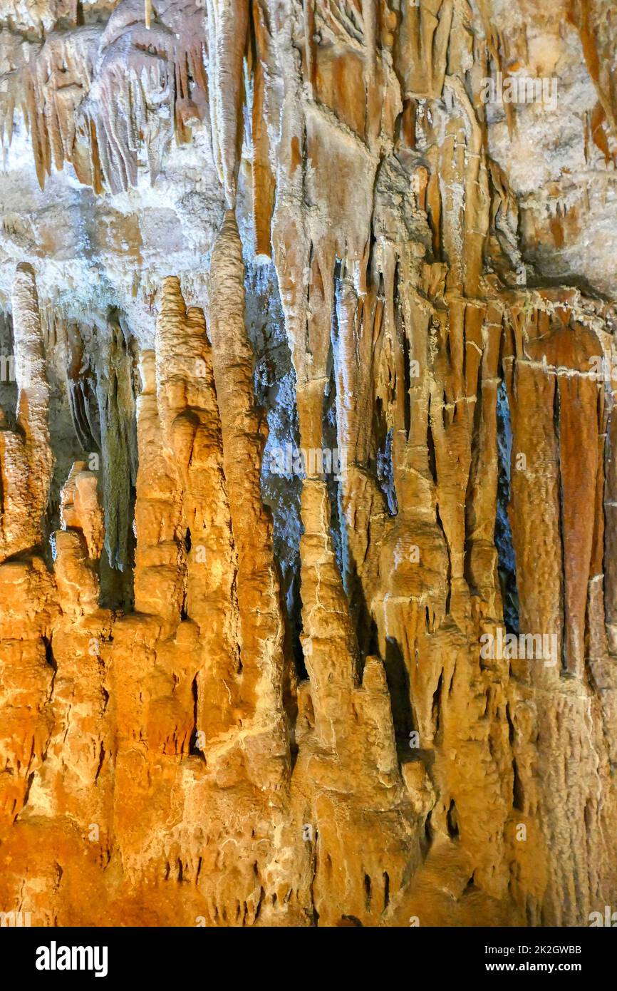 Fließsteinhöhle Stockfoto