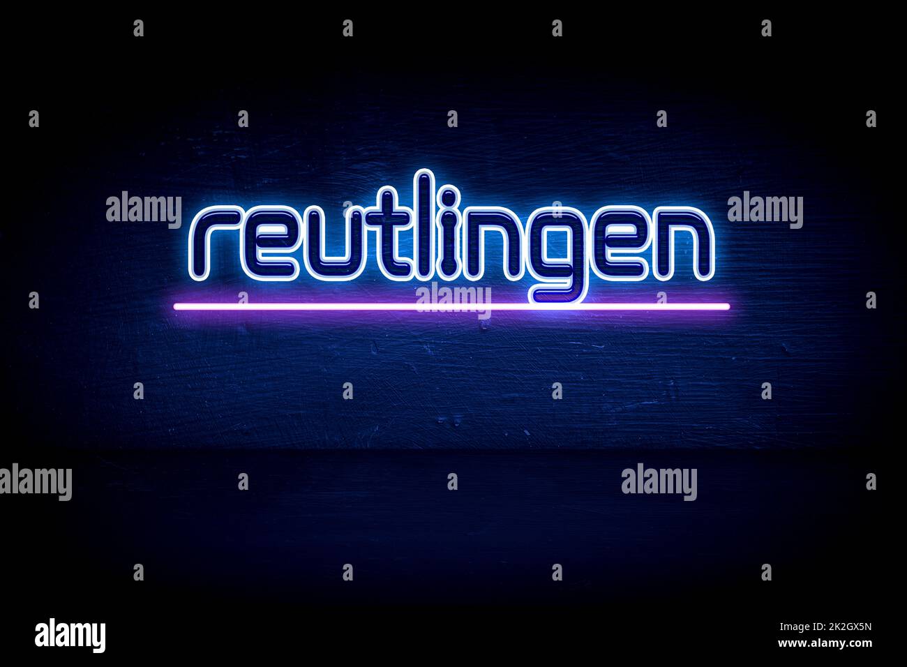 Reutlingen - blaues Leuchtreklame Stockfoto