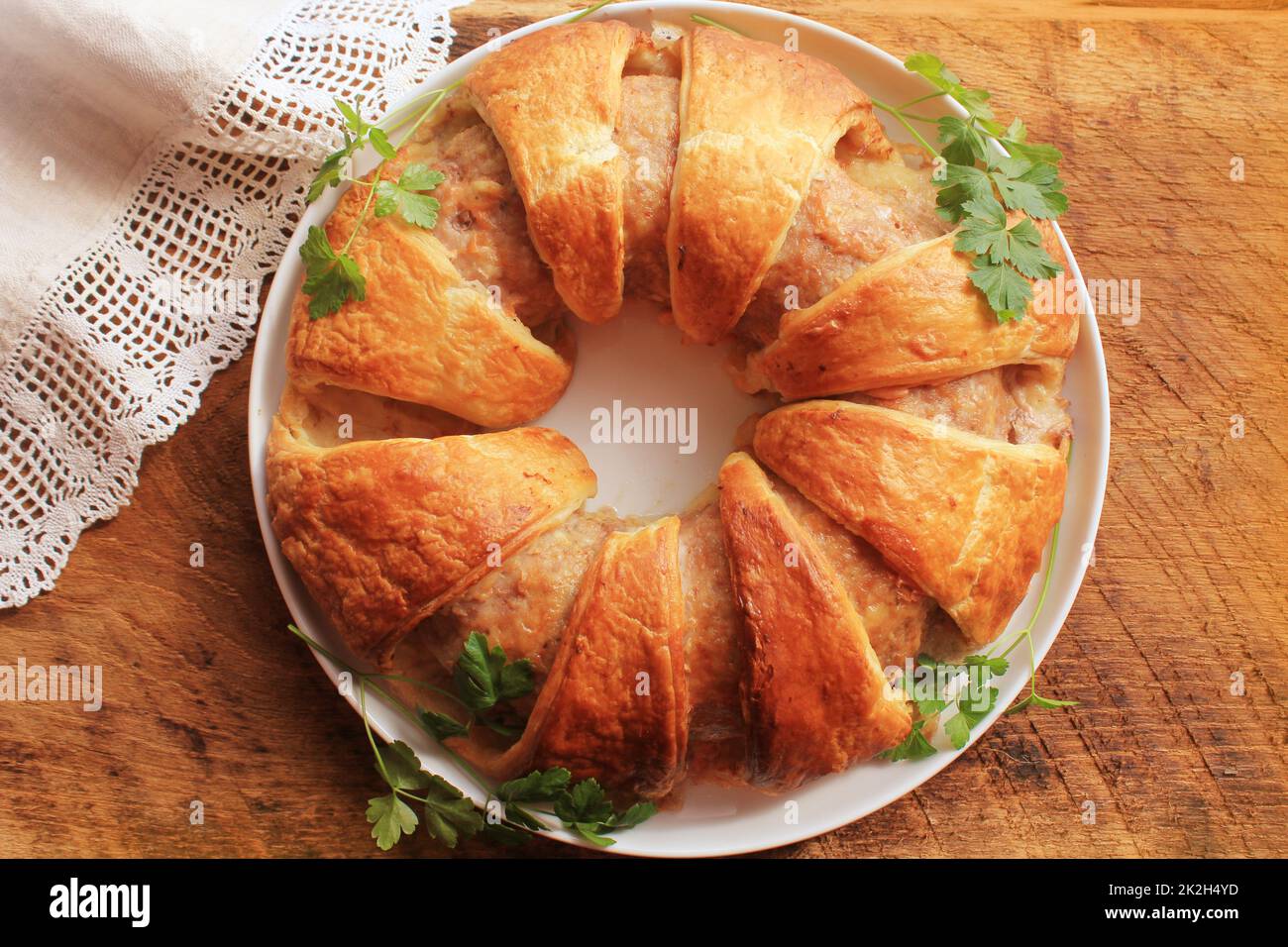 Ring der Hackbraten in Blätterteig gebacken Stockfoto