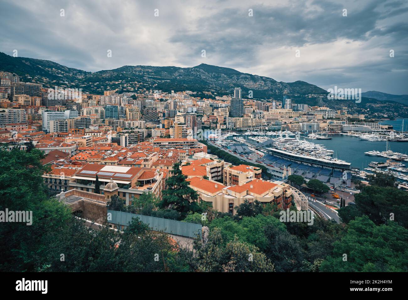 Blick auf Monaco mit Formel-1-Rennstrecke Stockfoto