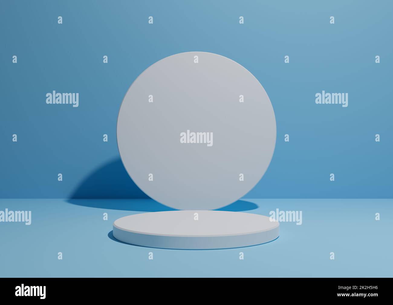 Helles Himmelblau, 3D-Darstellung einer einfachen, minimalen Komposition mit einem Zylinderständer oder Podium für Produktpräsentation oder Werbung mit geometrischen Formen, leerer Hintergrund mit Platz für Text. Stockfoto