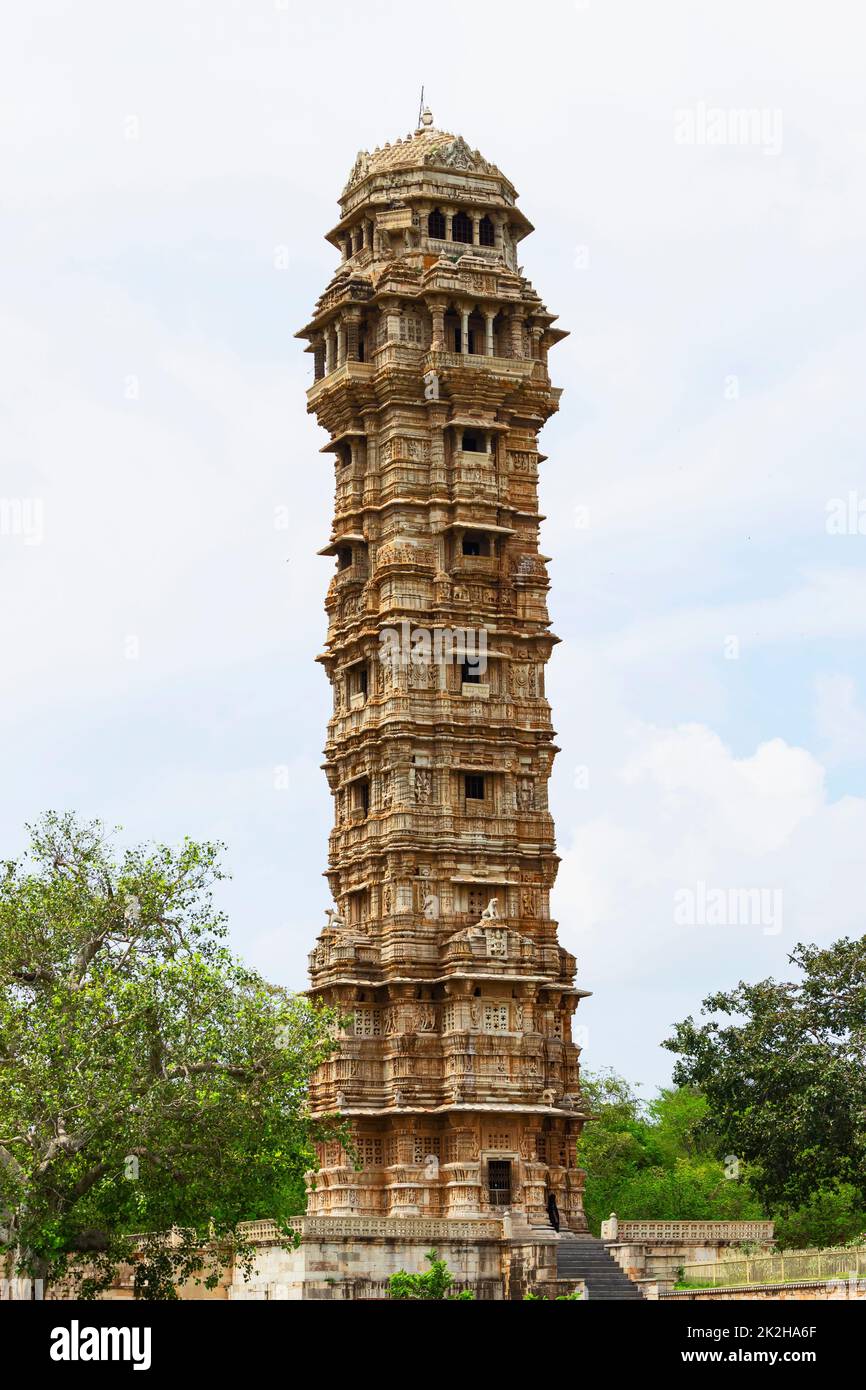 Blick auf Vijay Stambh 0r Turm des Sieges, Turm zu Lord Vishnu, Chittorgarh Fort, Rajasthan, Indien gewidmet. Stockfoto