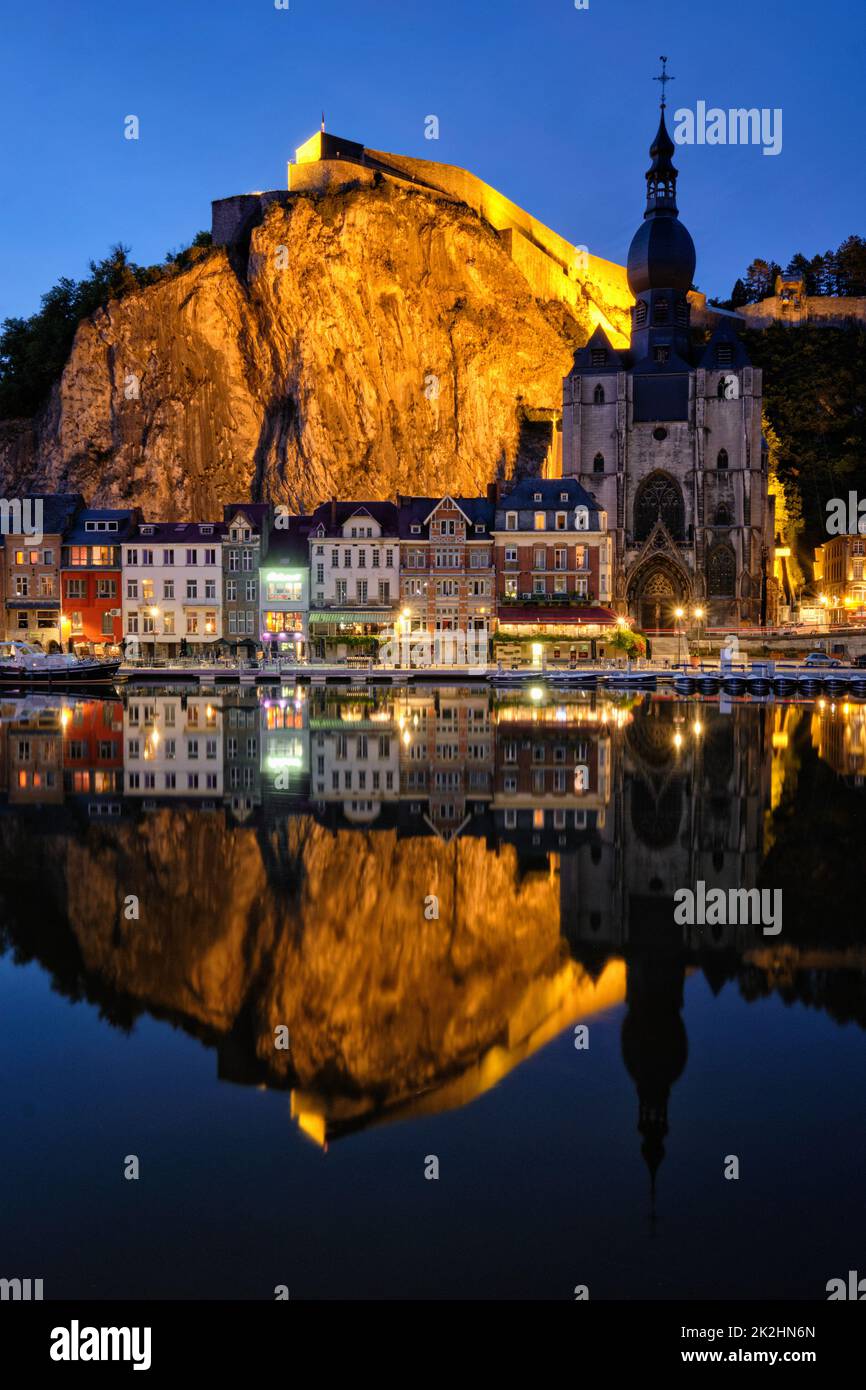 Nacht Blick auf Stadt Dinant, Belgien Stockfoto