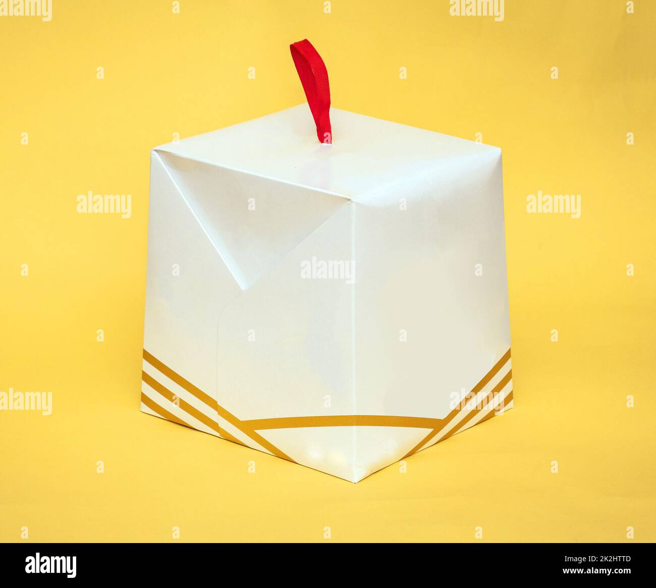 Geschlossene Kuchenbox isoliert Stockfoto