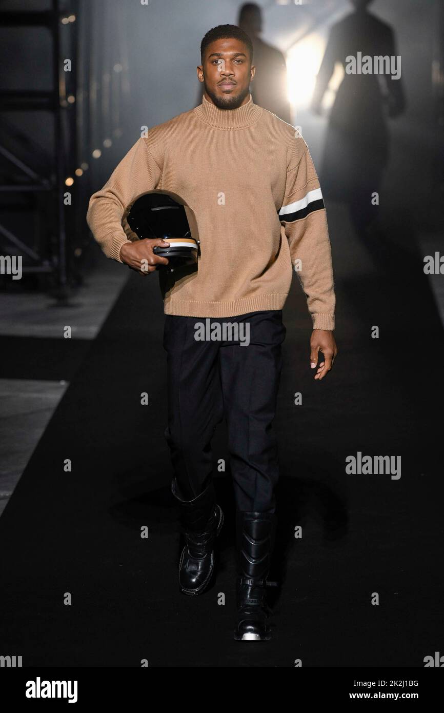 Mailand, Italien. 22. September 2022. Anthony Joshua auf der Startbahn BOSS AW22 während der Mailänder Modewoche am 2022. September - Mailand, Italien. 22/09/2022 Credit: dpa/Alamy Live News Stockfoto