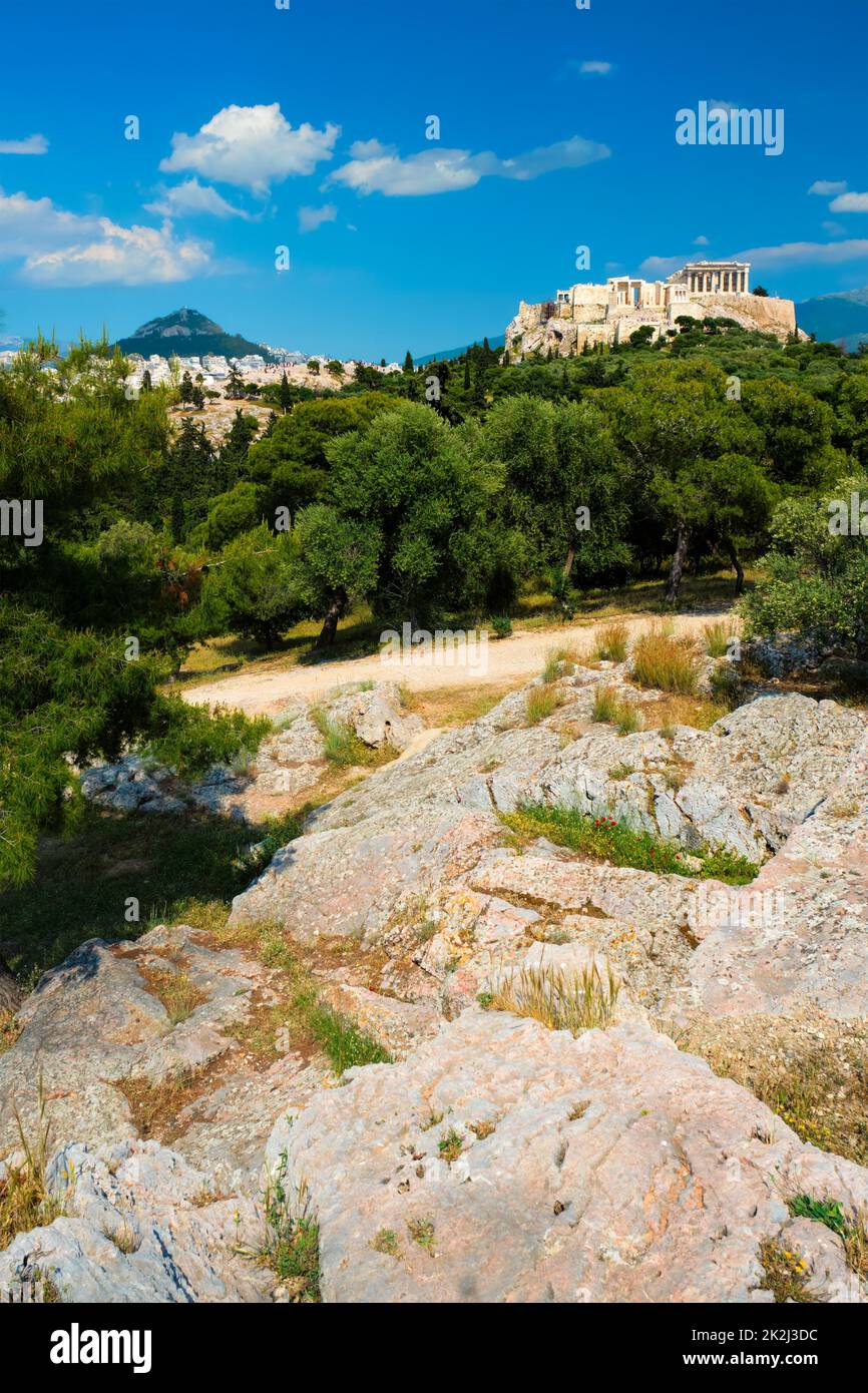 Ikonischer Parthenon-Tempel auf der Akropolis von Athen, Griechenland Stockfoto